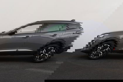 Peugeot 2008 ALLURE 1.2 PURETECH HYBRID e-DCS6  ALLURE  1.2 PURETECH  HYBRID  e-DCS6 + A/T + GPS + CARPLAY + CAMERA + PDC + HALF/LEDER + CRUISE + ALU 17