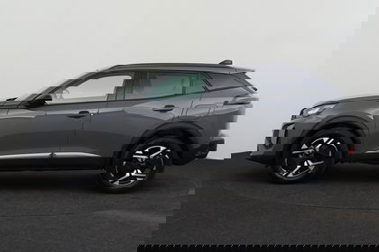 Peugeot 2008 ALLURE 1.2 PURETECH HYBRID e-DSC6 ALLURE 1.2 PURETECH HYBRID e-DSC6 + A/T + GPS + CARPLAY + CAMERA + PDC + HALF/LEDER + CRUISE + ALU 17