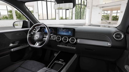 Mercedes GLB 250 4MATIC AMG Line | 7 Zitter | Trekhaak | Smartphone Integratie | Multibeam | Dodehoekassistent | Widescreen |