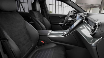 Mercedes GLC 200 4MATiC AMG Line | Panoramisch Dak | Alu instaptreden | Dodehoekassistent | Memory Zetels | Verwarmde Zetels | Widescreen |