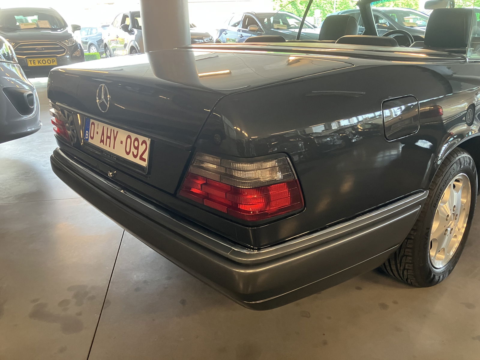 Mercedes_220_2