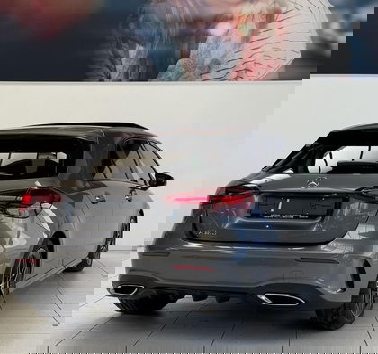 Mercedes A-Class 180 Hatchback AMG Line | Panoramisch Dak | Head-Up Display | 360° Parkeerpakket | Multibeam | Verwarmde Zetels | Memory Zetels | Smartphone Integratie | Widescreen |
