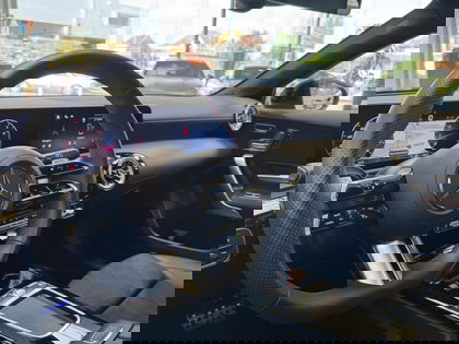 Mercedes A-Class 180 Hatchback AMG Line | Panoramisch Dak | Head-Up Display | 360° Parkeerpakket | Multibeam | Verwarmde Zetels | Memory Zetels | Smartphone Integratie | Widescreen |