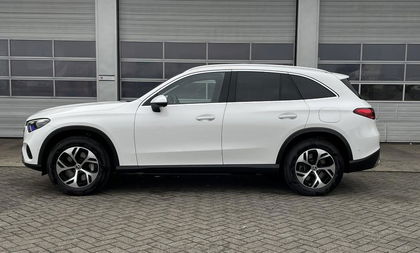 Mercedes GLC 300 e 4Matic Luxury Line | Panoramisch Dak |  Memory Zetels | Dodehoekassistent | Smartphone Integratie | Widescreen |