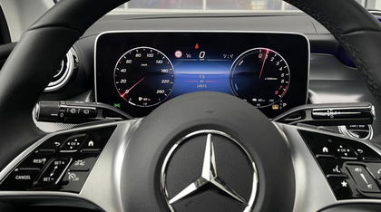 Mercedes GLC 300 e 4Matic Luxury Line | Panoramisch Dak |  Memory Zetels | Dodehoekassistent | Smartphone Integratie | Widescreen |